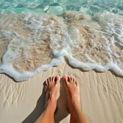 Soak Off Color Gel Baby Pink -Nagelgeräte Geschäft 6109627004 nd24naildesign 42631 Close up of feet with vibrant coral polish 6455c4a1 6698 4f84 b0cd df9178a0f5a3 min